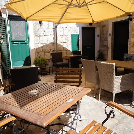 & Kartolina شقة سبليت