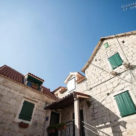 & Kartolina شقة سبليت